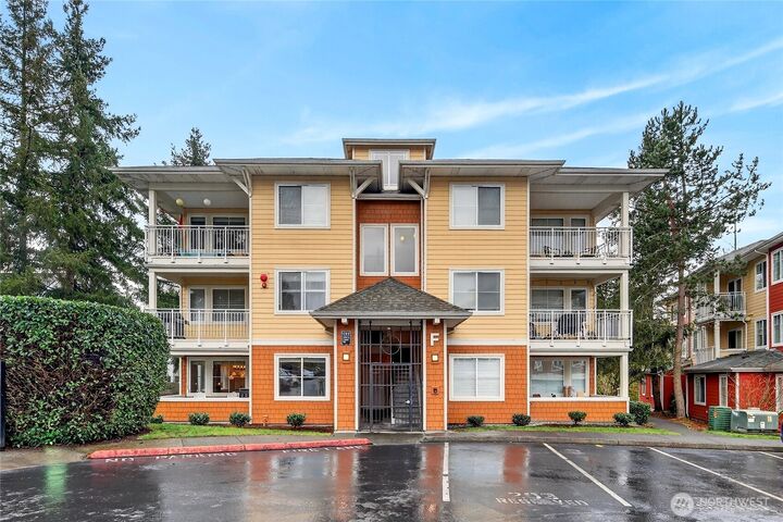 Property Photo:  503  225th Lane NE F101  WA 98074 