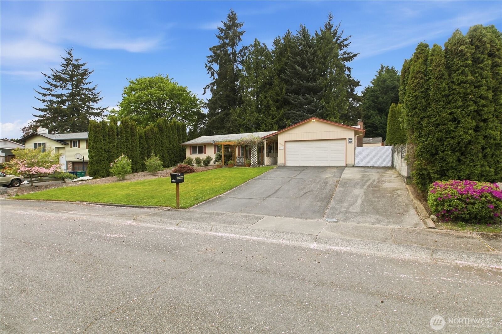 Property Photo:  32544  24th Avenue SW  WA 98023 