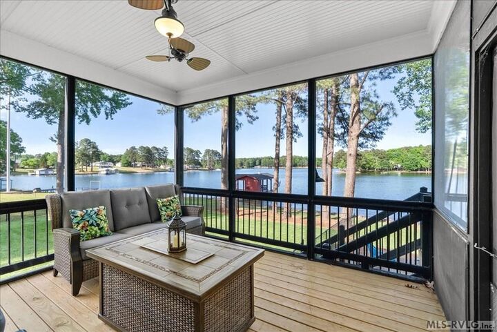 Property Photo:  125 Lakeview Circle  VA 23887 