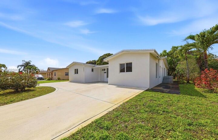 Property Photo:  2631 NW 47th Ave  FL 33313 