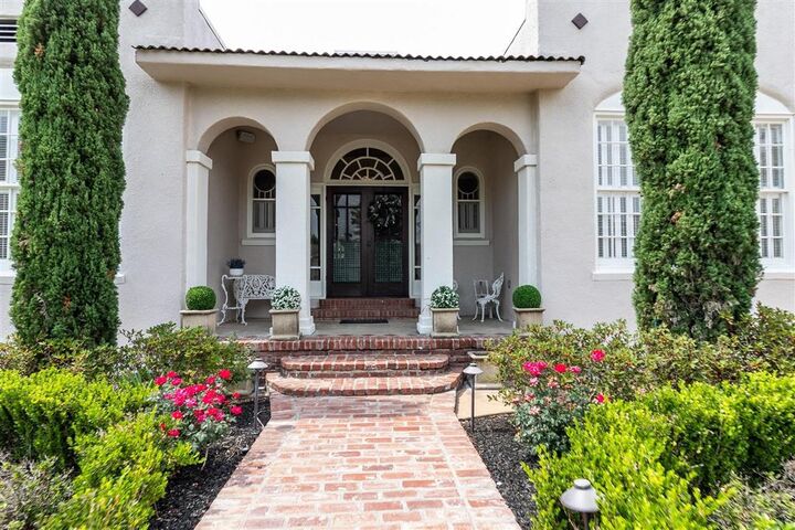 Property Photo:  122 Grove Street  LA 70601 