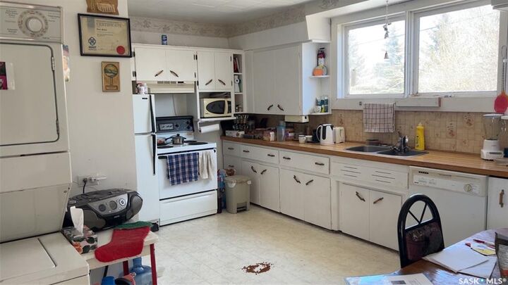 Property Photo: 338 1st Avenue NW SK S0A 3B0