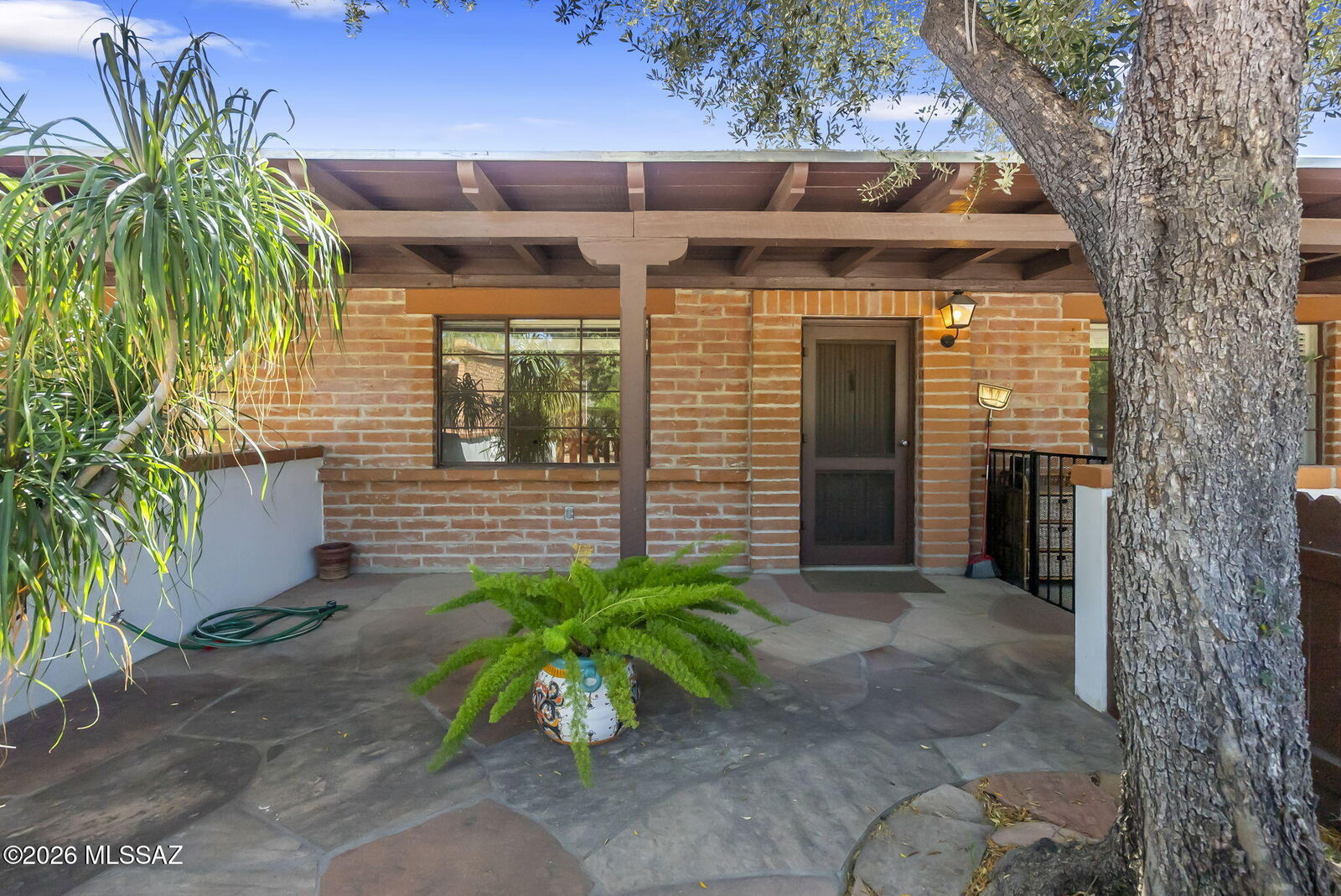 Property Photo:  119 S Paseo Tierra  AZ 85614 