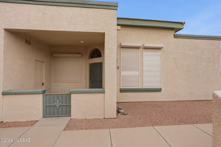 Property Photo:  2359 W Via Di Silvio  AZ 85741 