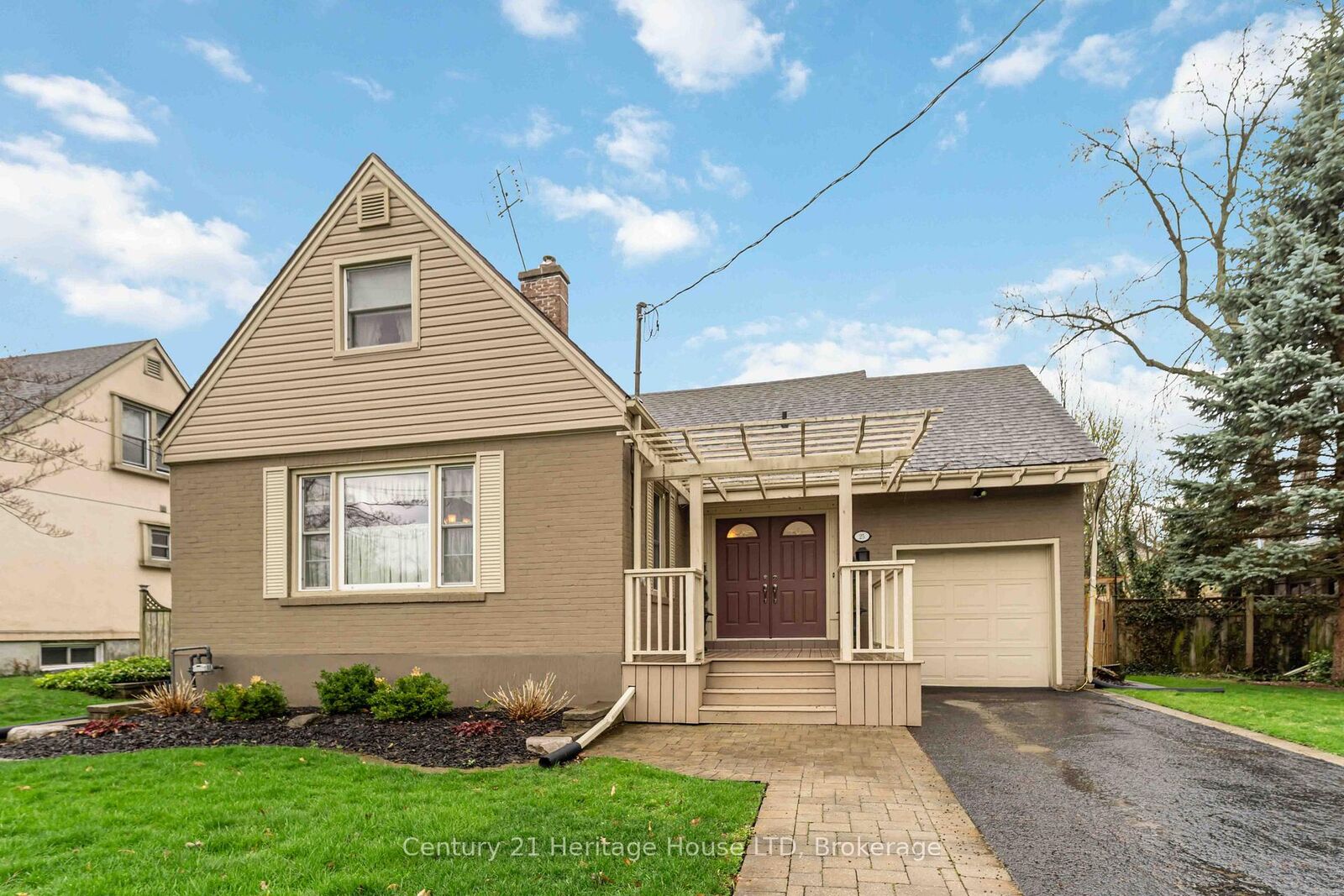 Property Photo: 25 Glenview Avenue ON L3C 4K2