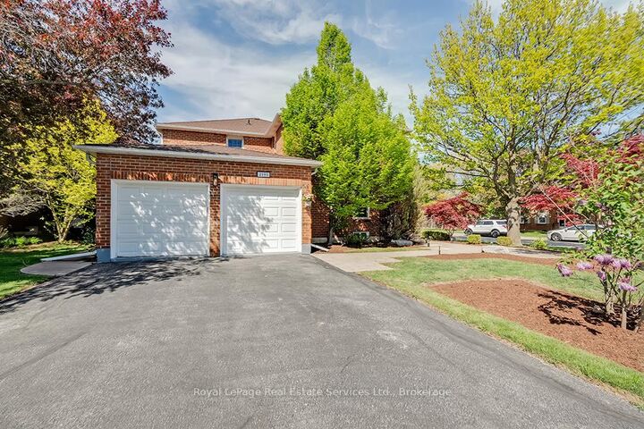 Property Photo: 2101 Grosvenor Street ON L6H 4N1