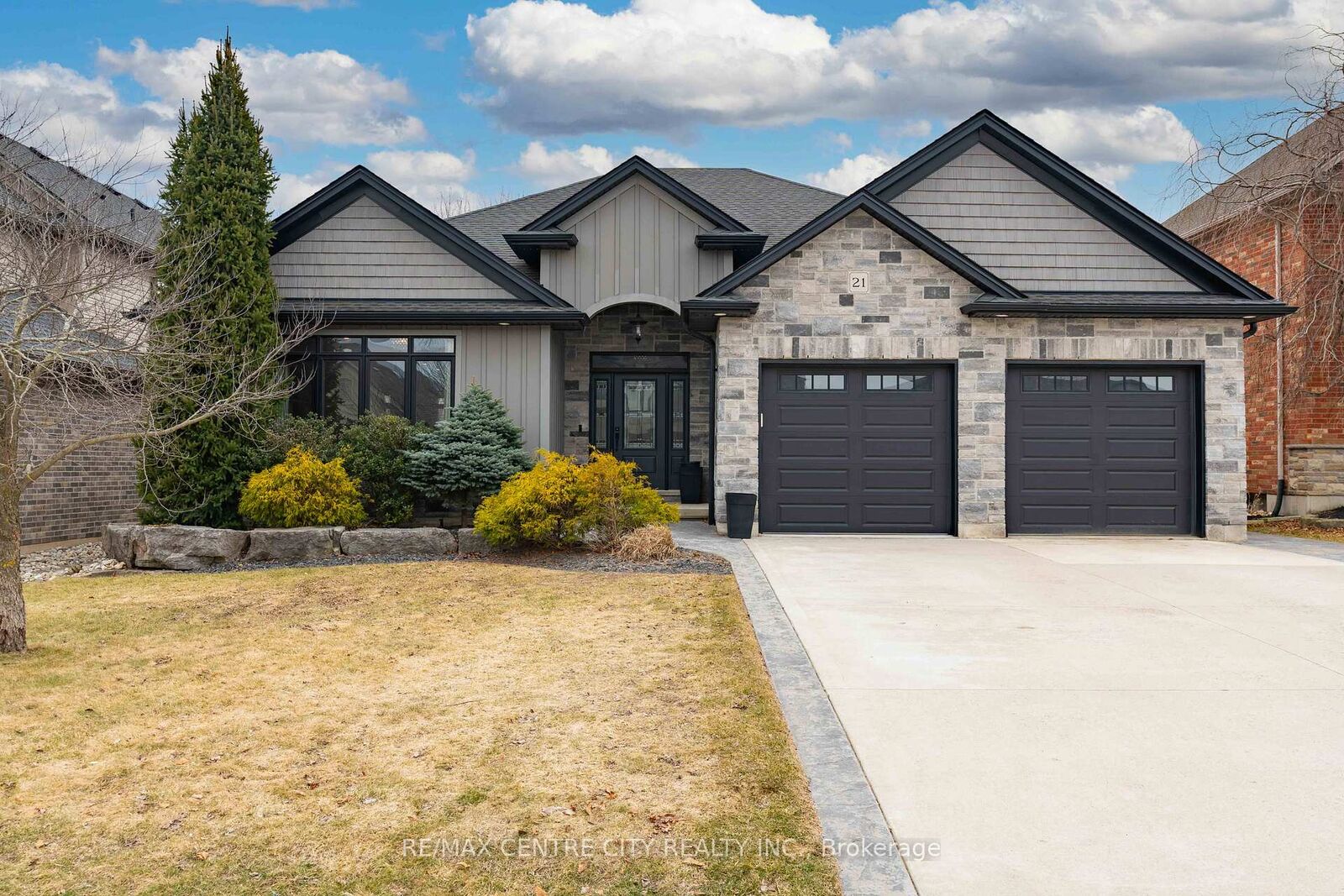 Property Photo: 21 Belmont Avenue ON N4G 5V9