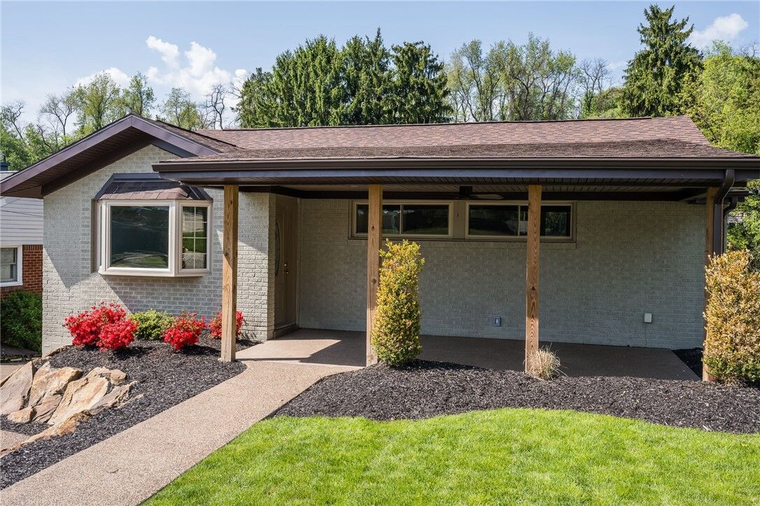 Property Photo:  127 Dunbar Dr  PA 15235 
