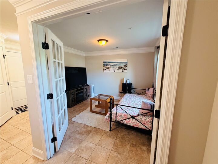 Property Photo:  1950 Georgetown Dr  PA 15143 