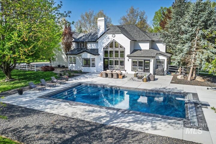 Property Photo:  1436 N Chaucer  ID 83616 