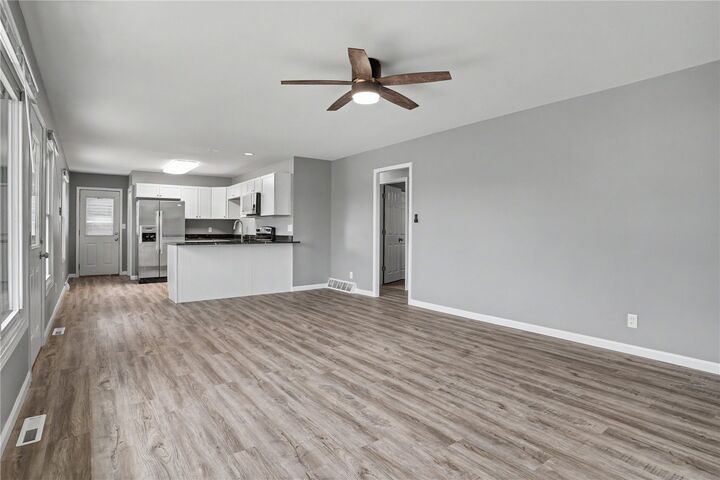 Property Photo:  5700 Colorado Dr SW  IA 52404 