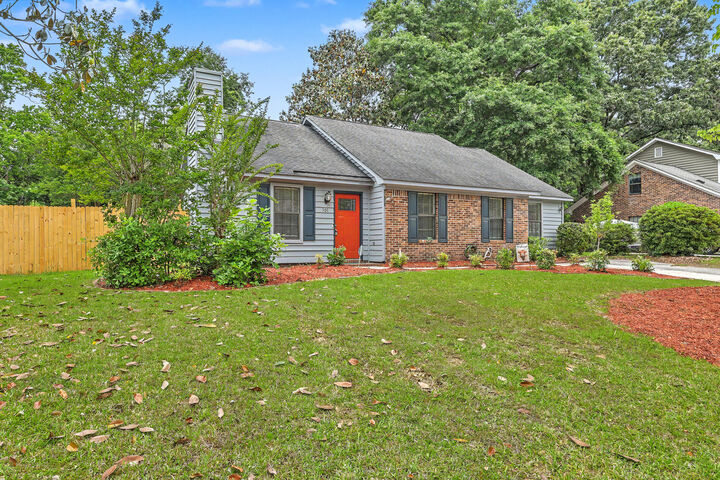 Property Photo:  101 Glebe Road  SC 29485 