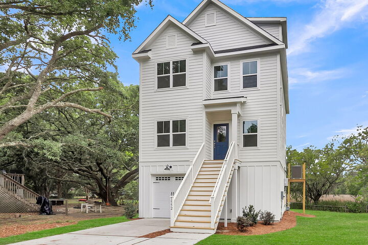 Property Photo:  1552 N Avalon Circle  SC 29407 