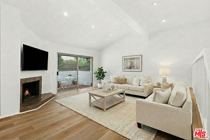 Property Photo:  1550 Palisades Dr  CA 90272 