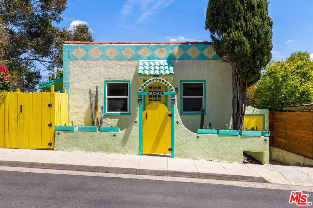 Property Photo:  2008 Preston Ave  CA 90026 