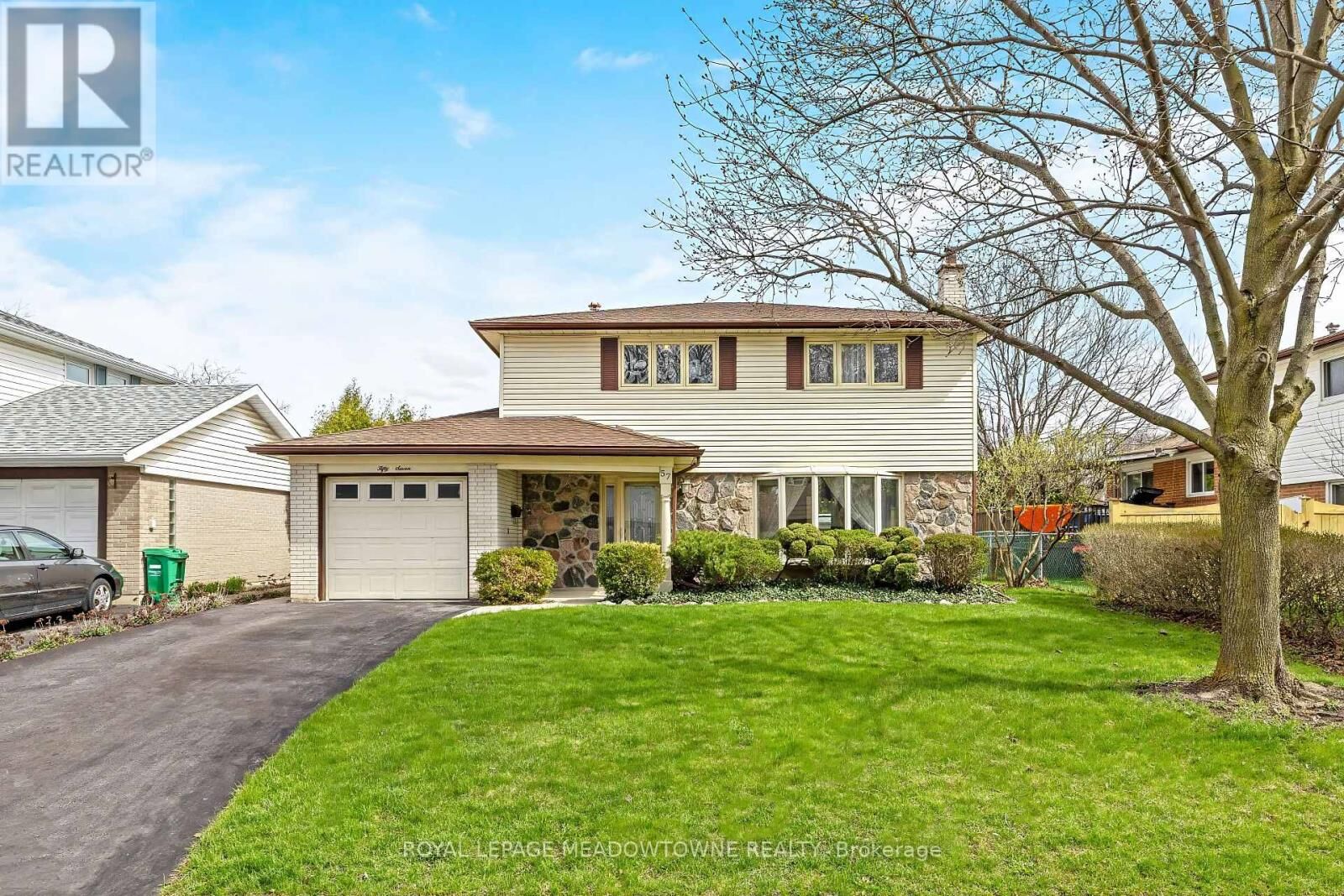 Property Photo: 57 Inglewood Drive ON L6W 2N7