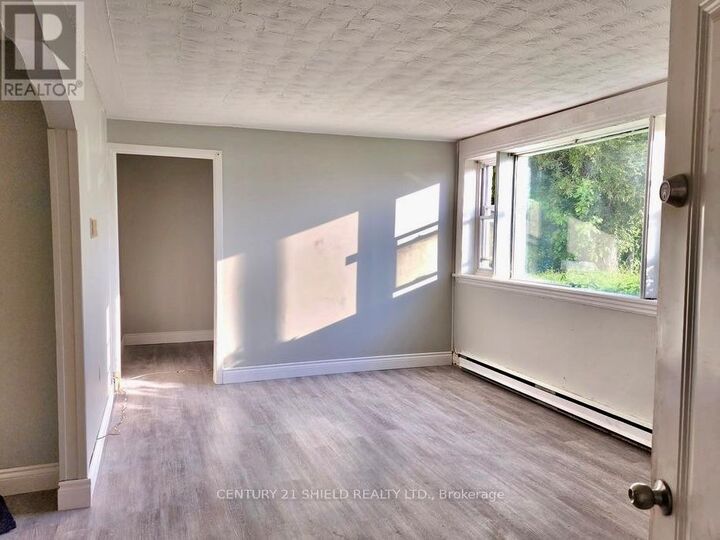 Property Photo: 619 Ridley Avenue ON K6J 3V6