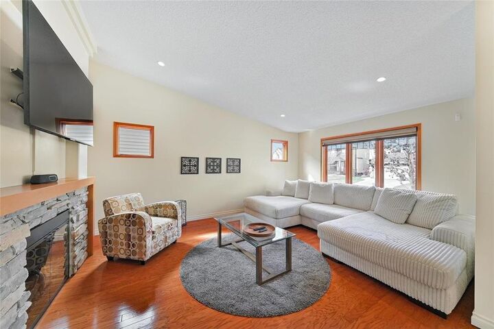Property Photo:  74 Red Moon Road  MB R3X 0C3 