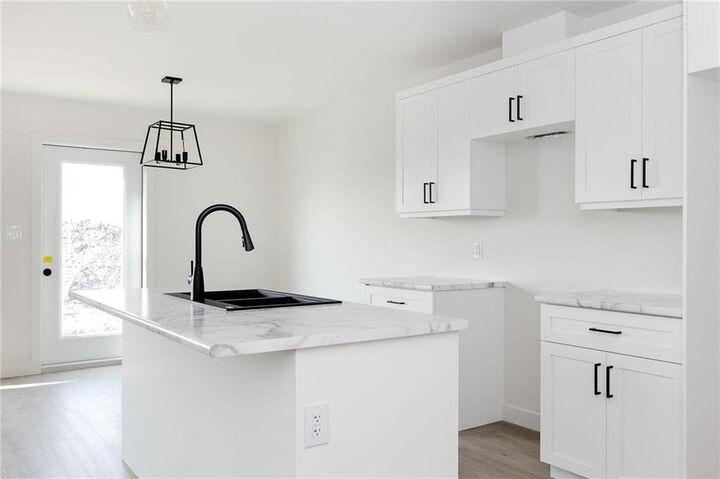 Property Photo:  73 Kootenay Way  MB R5G 2Y1 