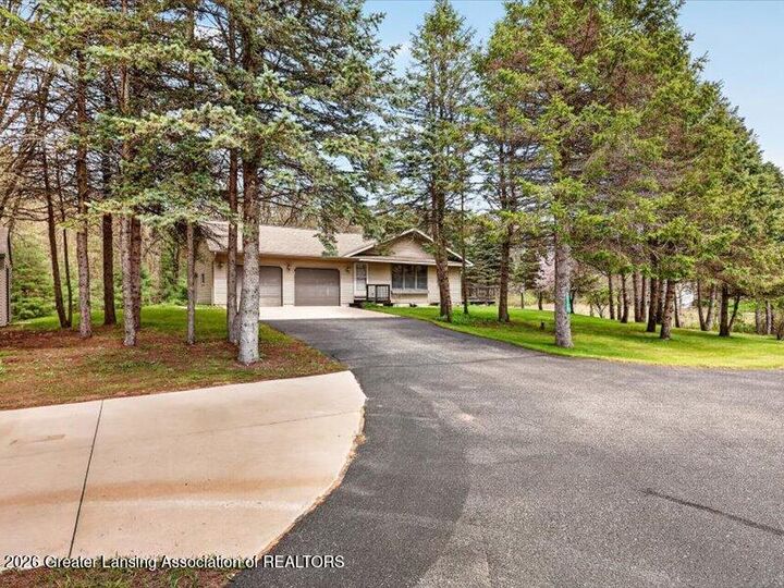 Property Photo: 1160 N State Road MI 48809