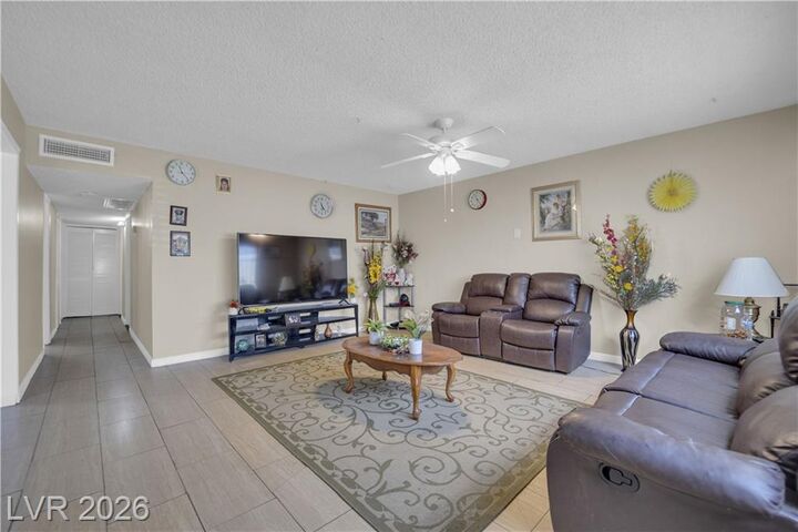 Property Photo:  