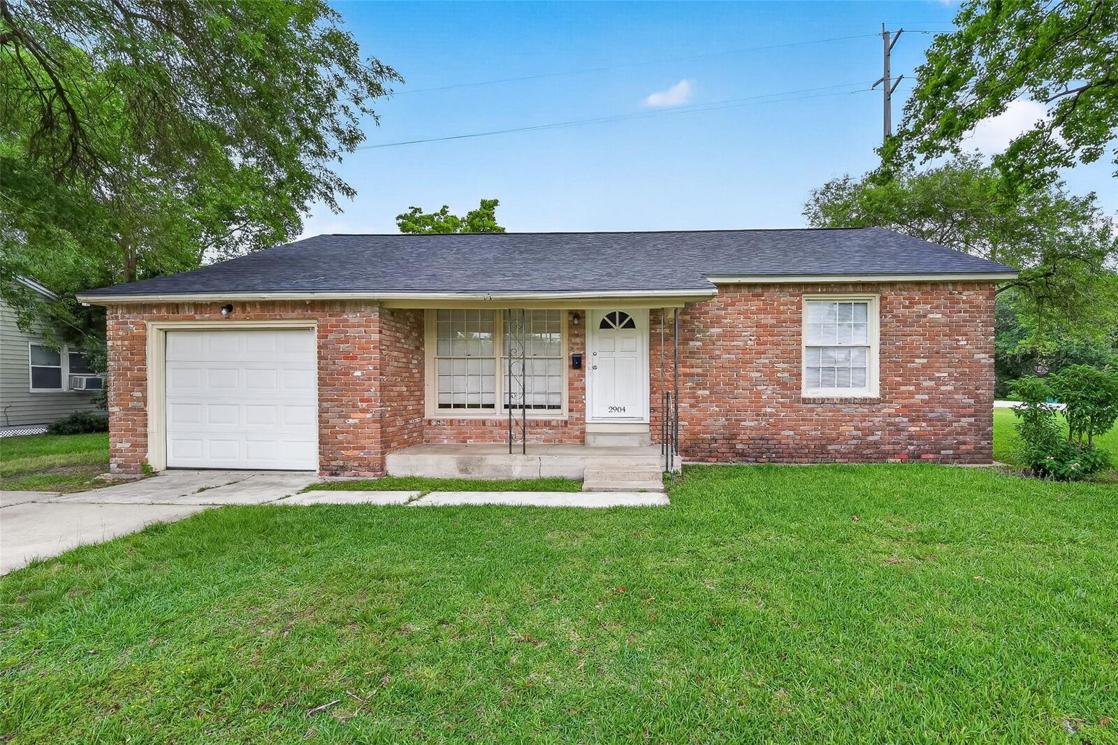 Property Photo:  2904 Fannin Street  TX 77568 