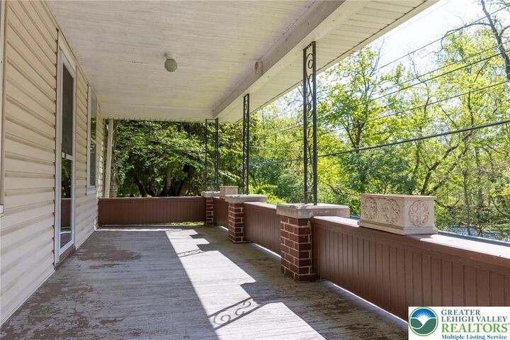 Property Photo:  2049 Bushkill Park Drive  PA 18040 