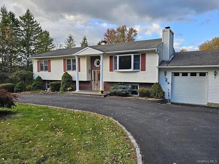Property Photo:  1 Ohare Drive  NY 12540 