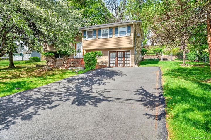 Property Photo:  27 Hastings Lane  NY 10980 