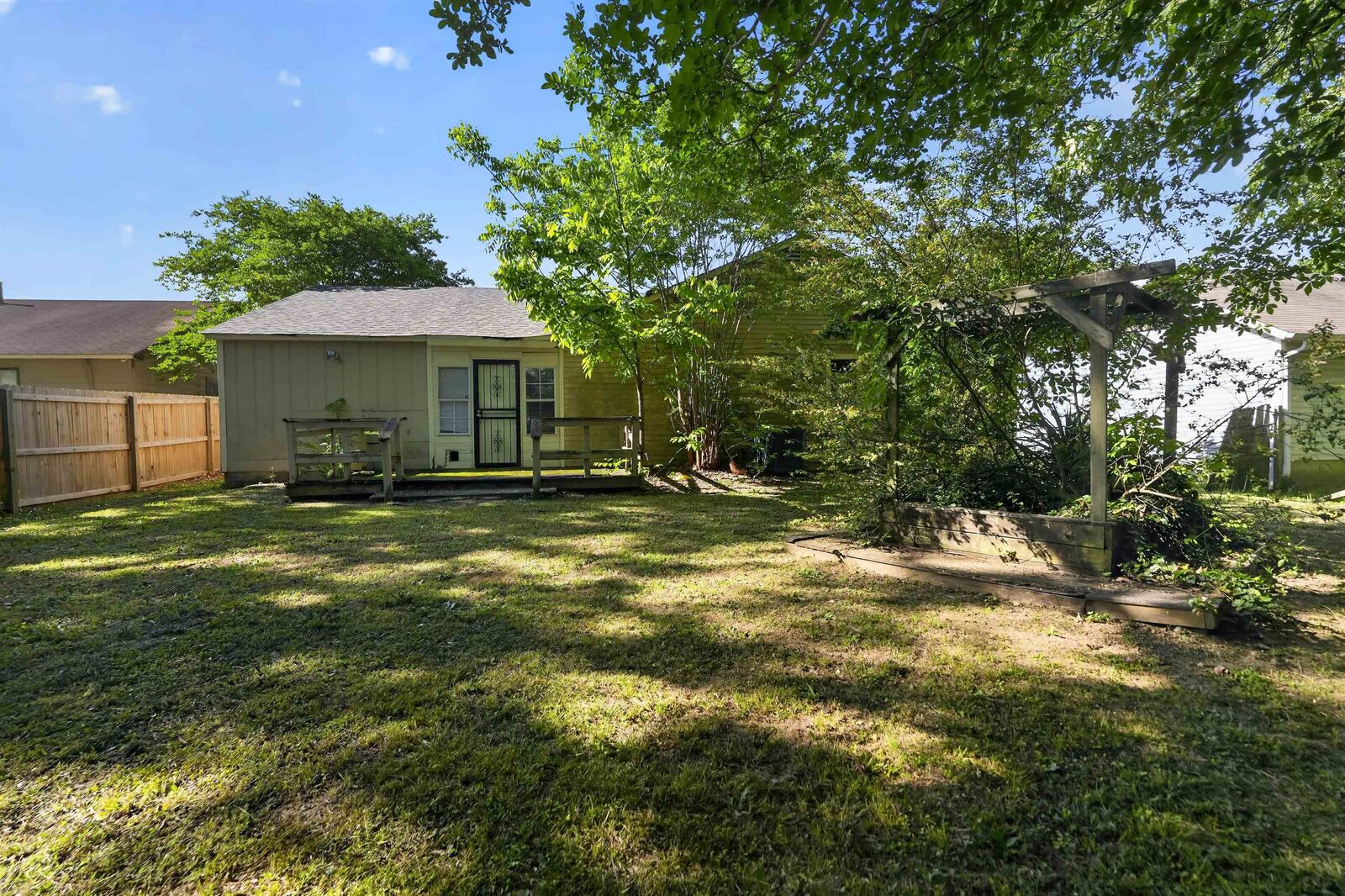 Property Photo: 3372 Spring Shadow Dr TN 38118