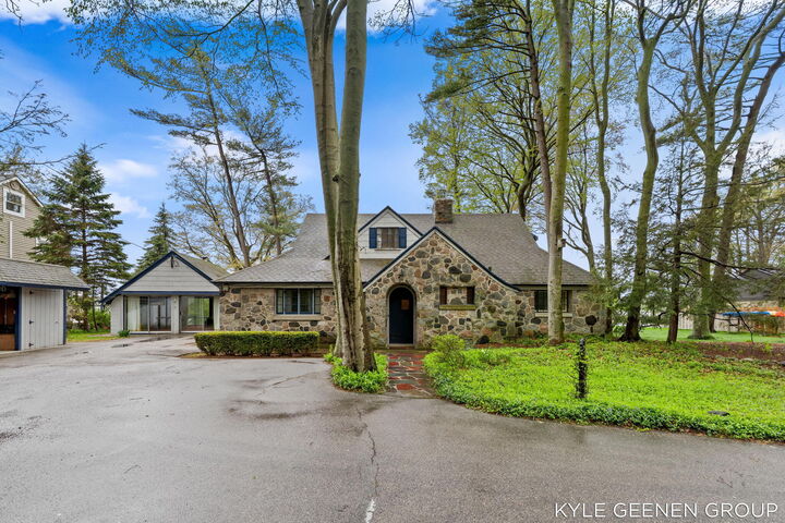 Property Photo:  1418 Waukazoo Drive  MI 49424 