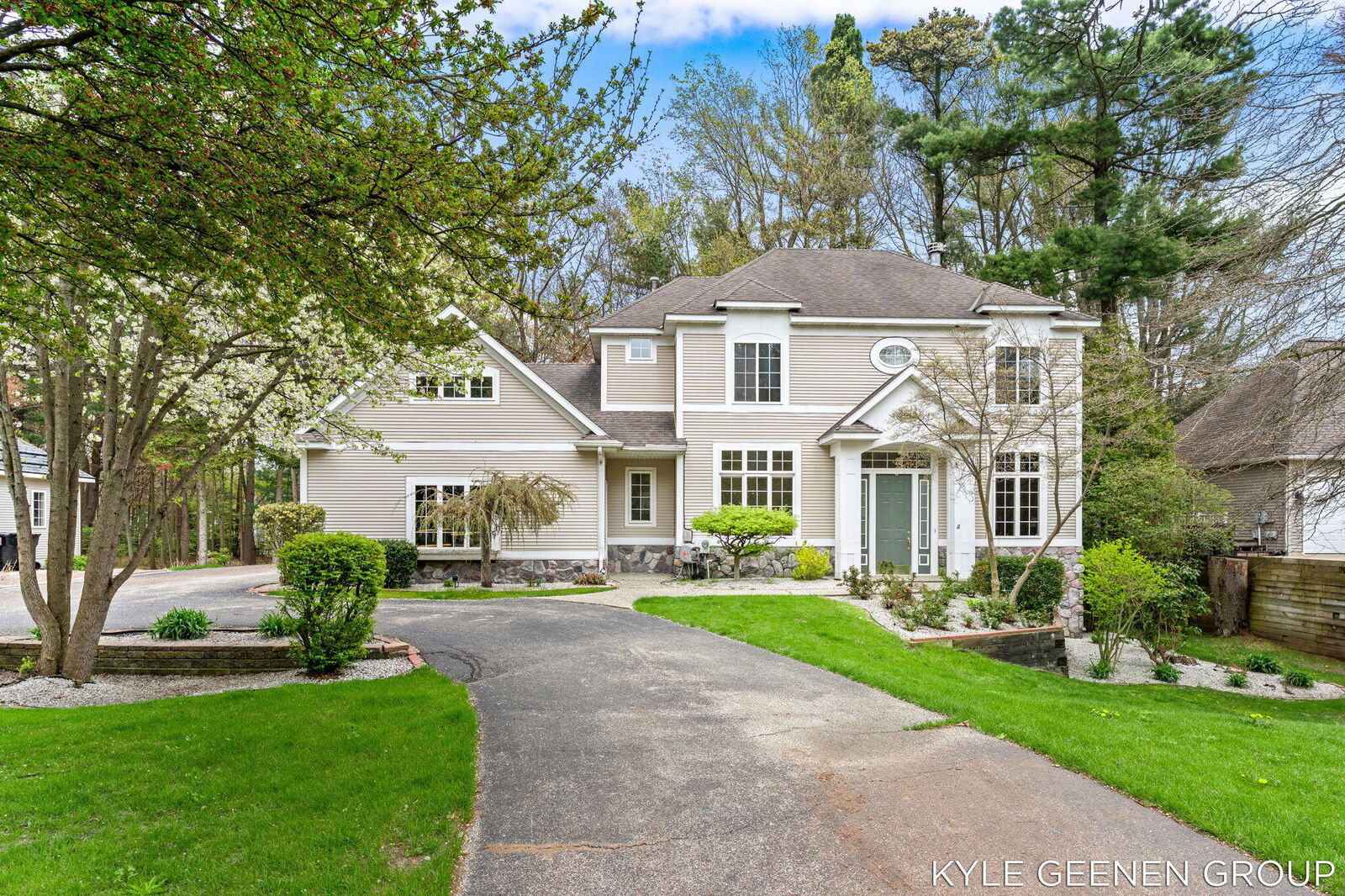 Property Photo:  2918 Foxboro Lane  MI 49424 