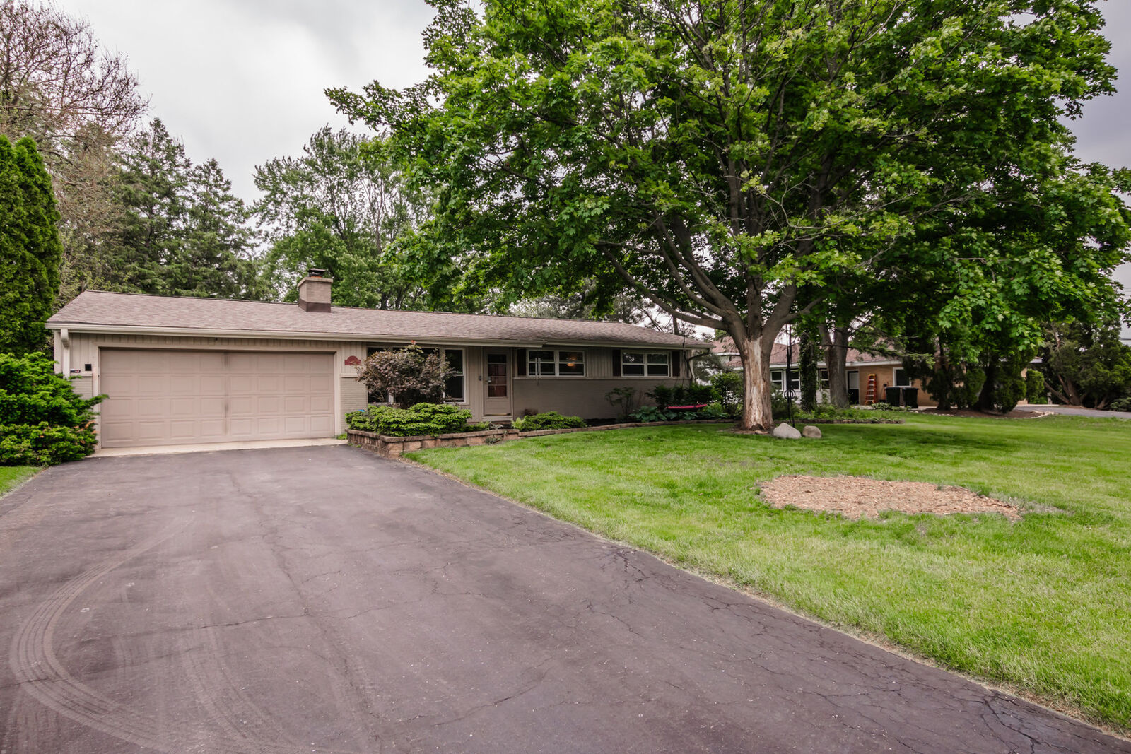 Property Photo:  9S771 Brookbank Road  IL 60527 
