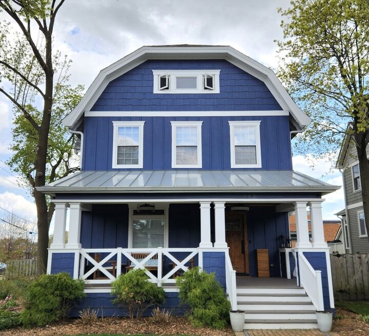 Property Photo:  205 W Cook Avenue  IL 60048 