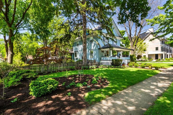 Property Photo:  23 N Columbia Street  IL 60540 