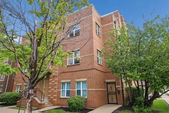 Property Photo:  3559 S Federal Street 202  IL 60609 