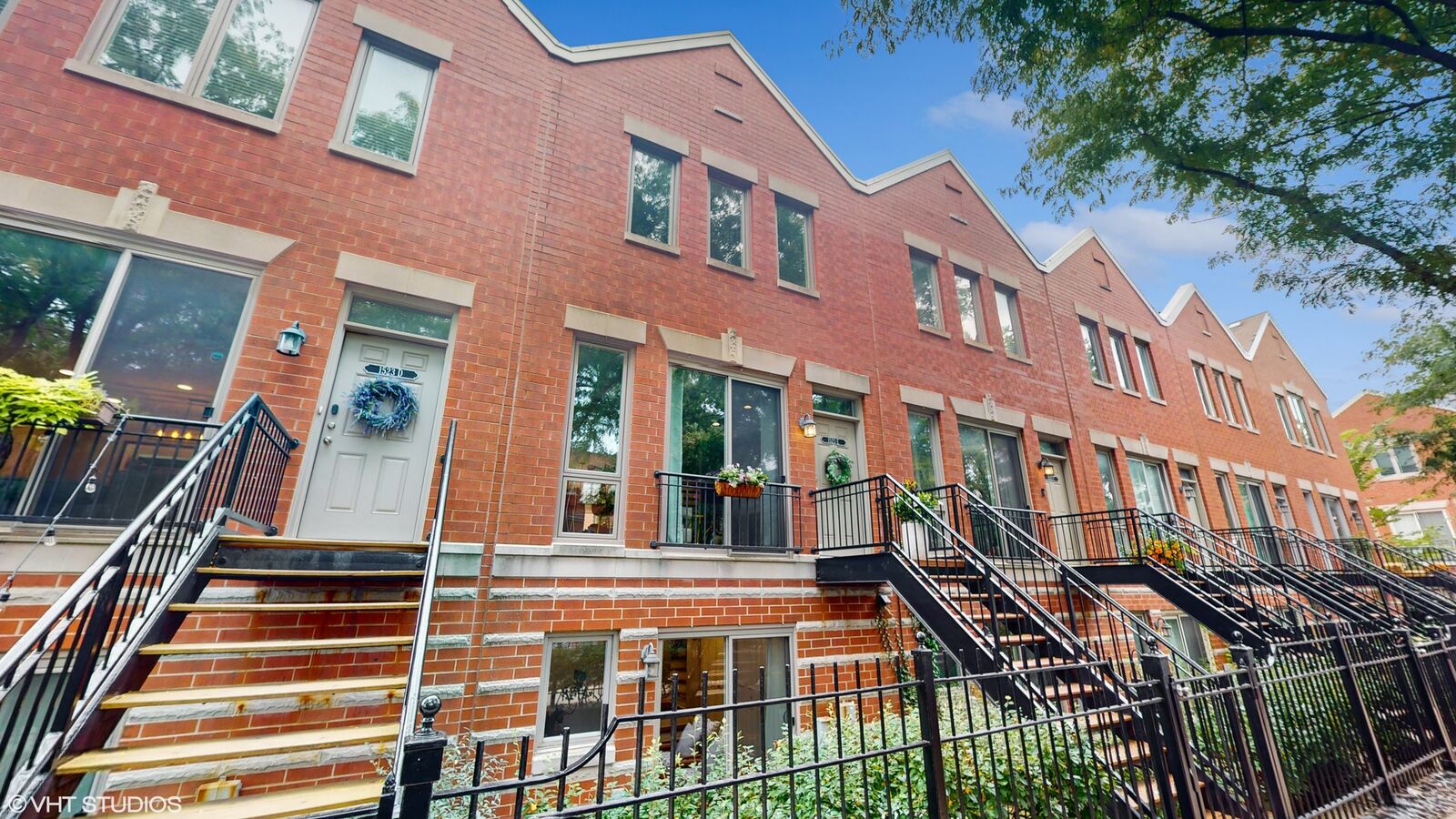 Property Photo:  1523 W Henderson Street E  IL 60657 