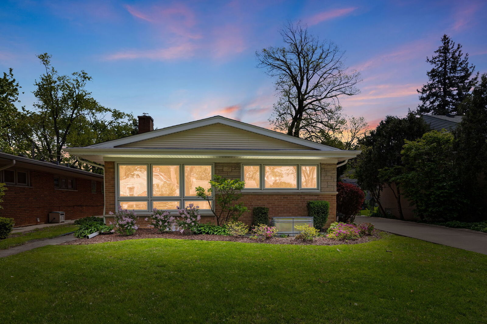 Property Photo: 1803 S Crescent Avenue IL 60068