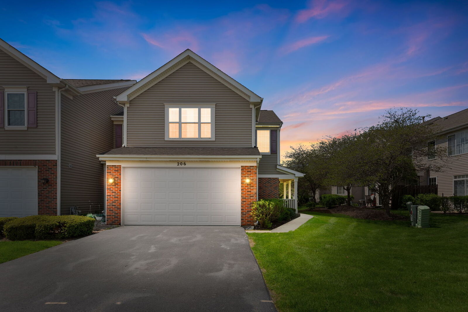 Property Photo: 206 Madison Drive 206 IL 60107