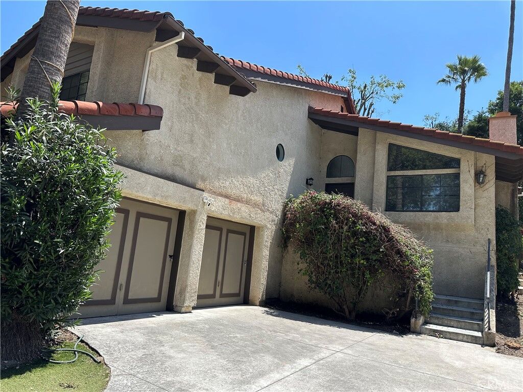 Property Photo:  22518 Avenue San Luis  CA 91364 