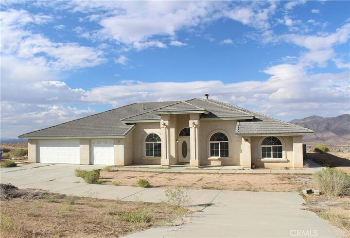 Property Photo:  26180 Horizon Street  CA 92308 
