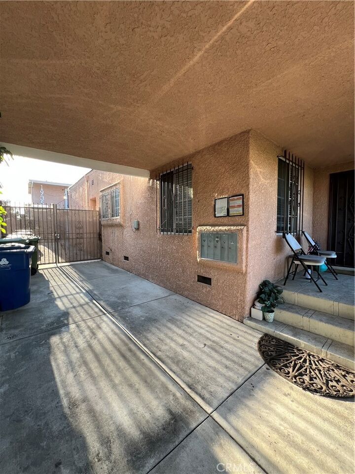Property Photo:  1933 S Corning  CA 90034 