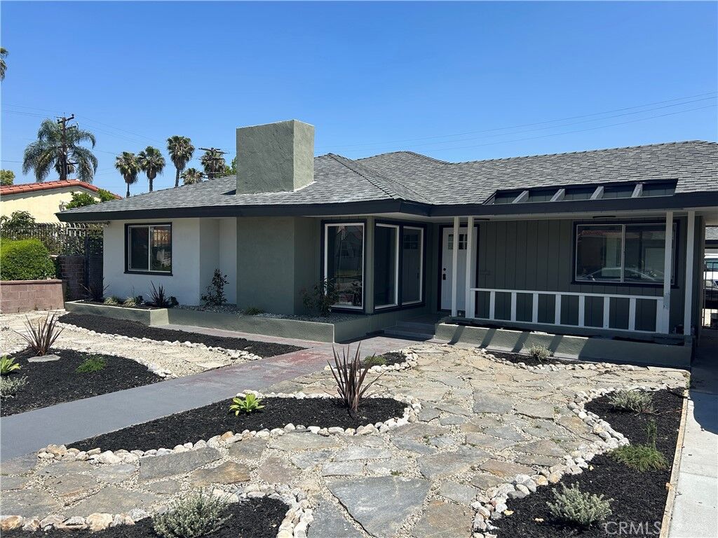 Property Photo:  308 S Poinsettia  CA 90221 