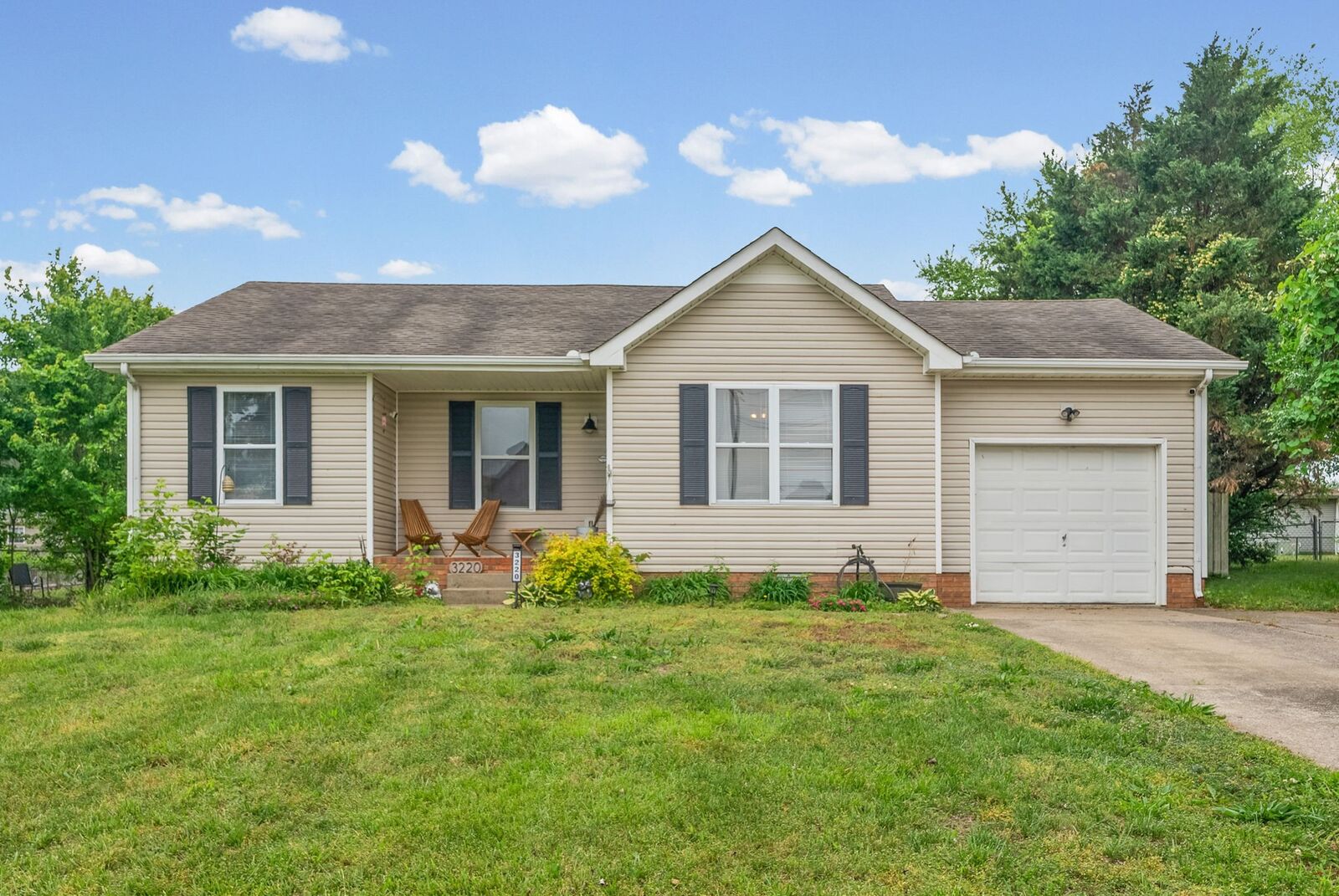 Property Photo:  3220 N Senseney Cir  TN 37042 