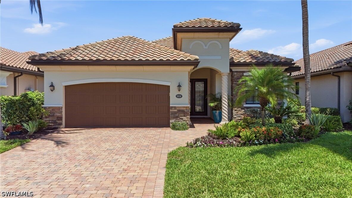 Property Photo:  3058 Aviamar Circle  FL 34114 