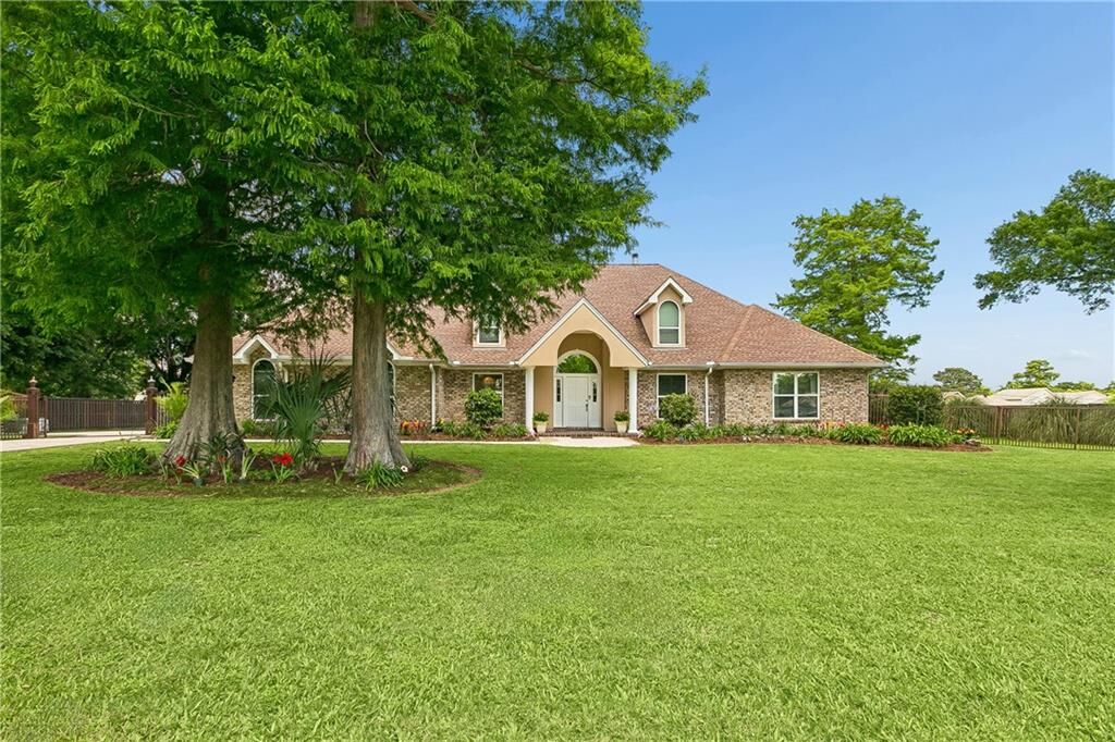 Property Photo:  106 Royal Cresent Drive  LA 70037 