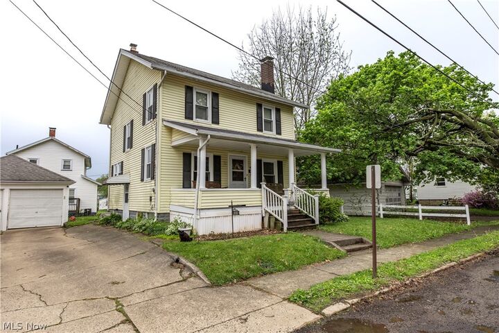 Property Photo:  418 9th Street NE  OH 44646 