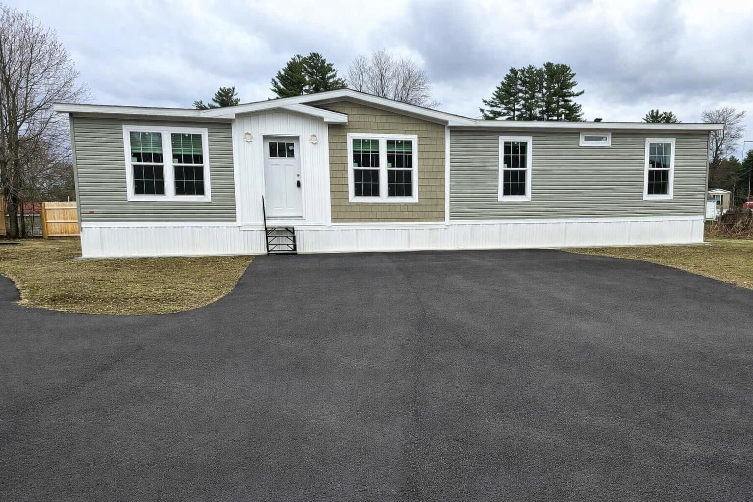 Property Photo:  4 Gallo Way  NH 03052 