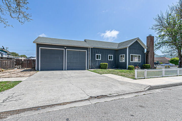 Property Photo: 203 E Walnut Avenue CA 93436