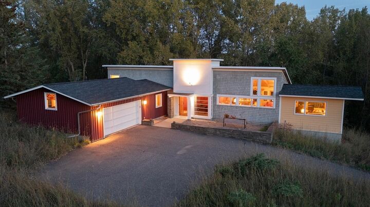 Property Photo:  6 Robb Farm Road  MN 55127 
